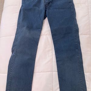 Mens Levi’s navy slightly distressed jeans.